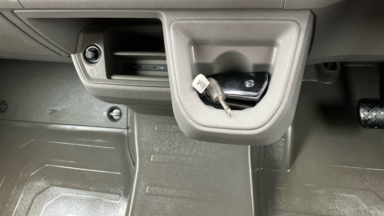 Volkswagen Crafter Cr35 Mwb Diesel 2.0 TDI 140PS Commerce Plus High Roof Van Auto